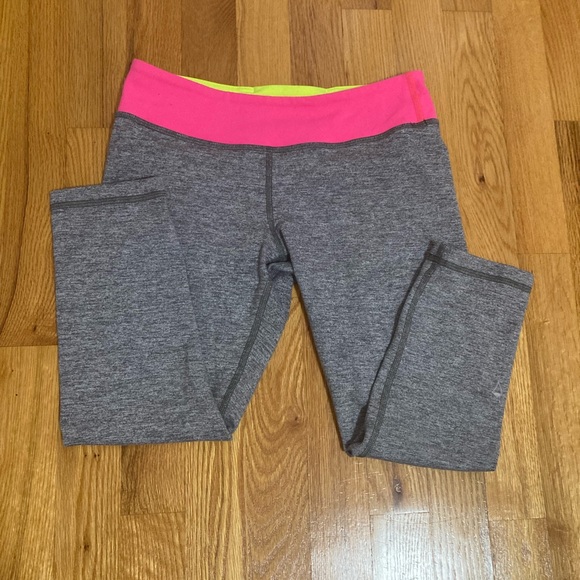 Ivivva grey cropped leggings - size 12 - Picture 4 of 5